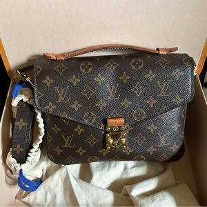 Louis Vuitton Pochette Métis bag